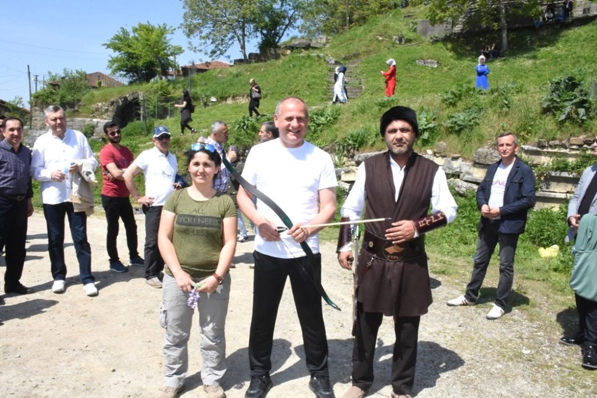 Düzce Belediyesi Mayıs Çiçekleri Trekking Organizasyonu Düzenlendi