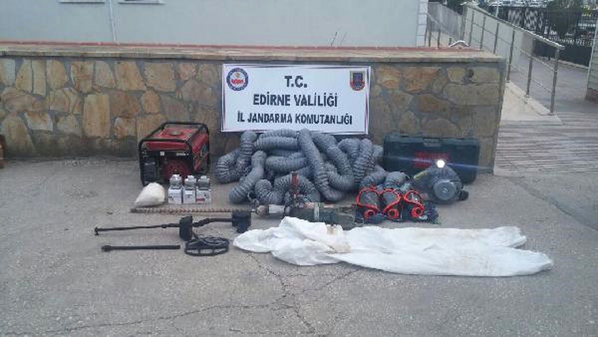 Edirne\'de Kaçak Define Arayan 3 Kişiye Gözaltı
