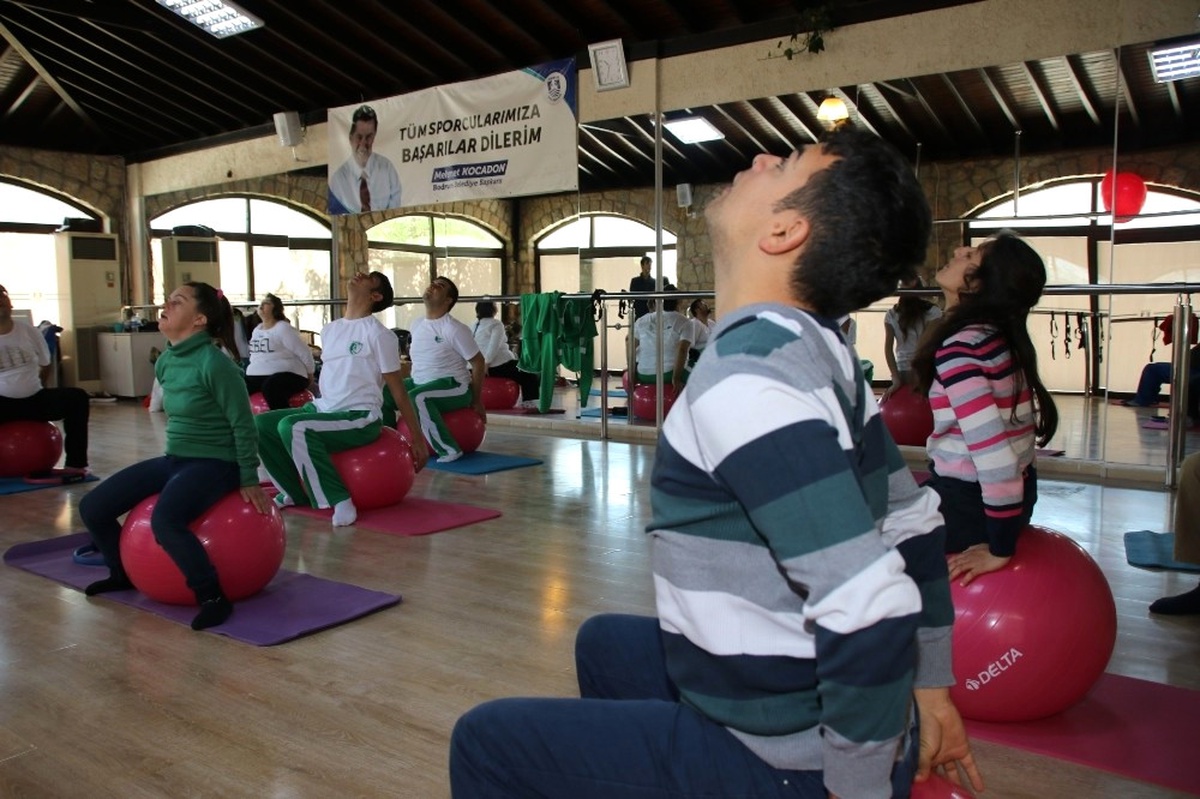 Engelleri Yogo ve Pilates Yaparak Aşıyorlar