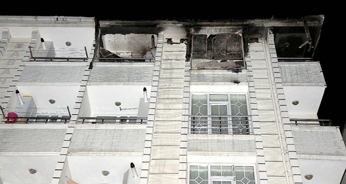 Esenyurt\'ta Apartman Dairesinde Patlama: 3 Yaralı//ek Görüntülerle