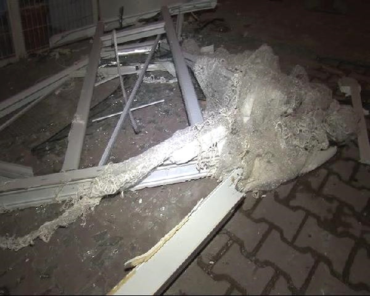 Esenyurt\'ta Apartman Dairesinde Patlama: 3 Yaralı (Geniş Haber)