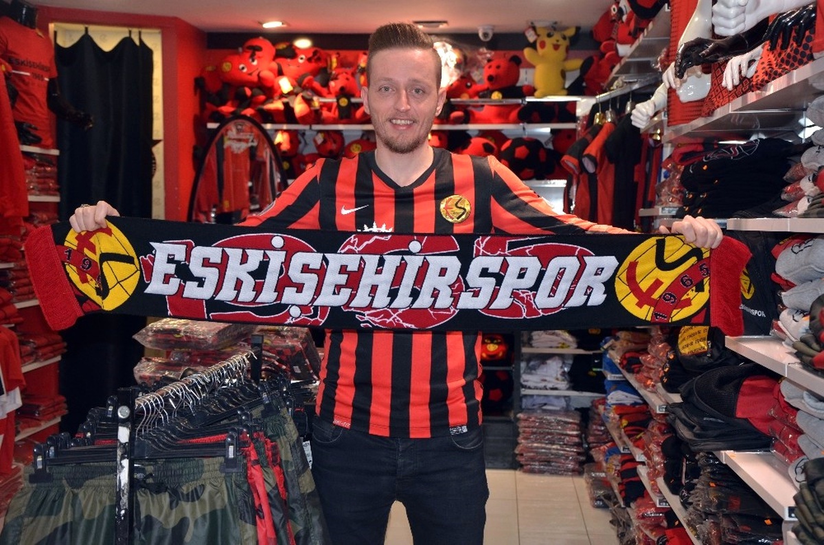 Eskişehirspor\'a Taraftarları Lisanslı Ürün Alarak Destek Oluyor