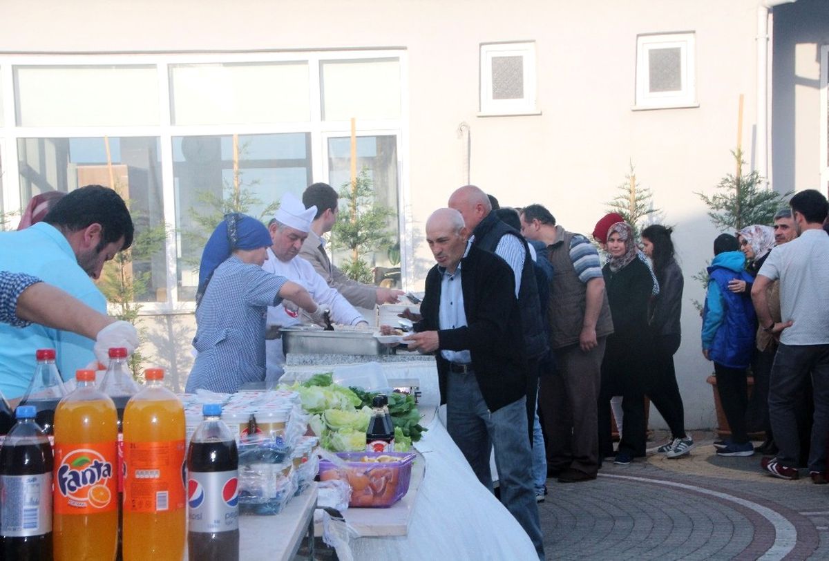 Fabrika Çalışanları 1 Mayıs Emek ve Dayanışma Günü Dolayısıyla Yemekte Buluştu
