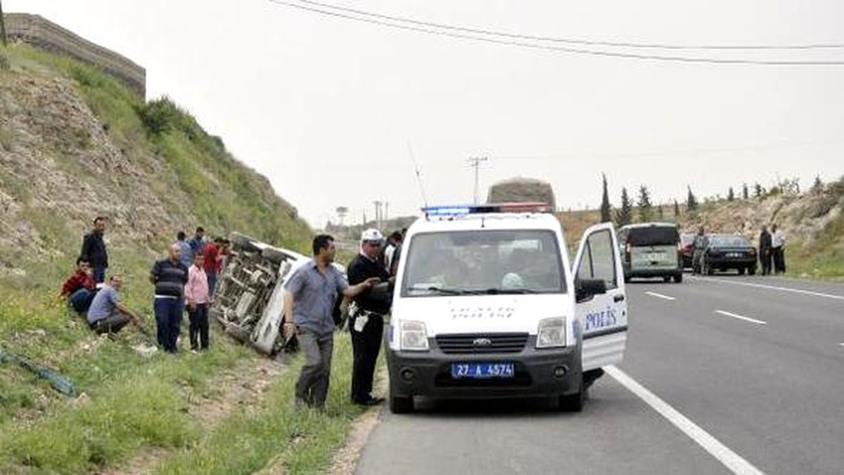Gaziantep\'te Minibüs Devrildi: 7 Yaralı