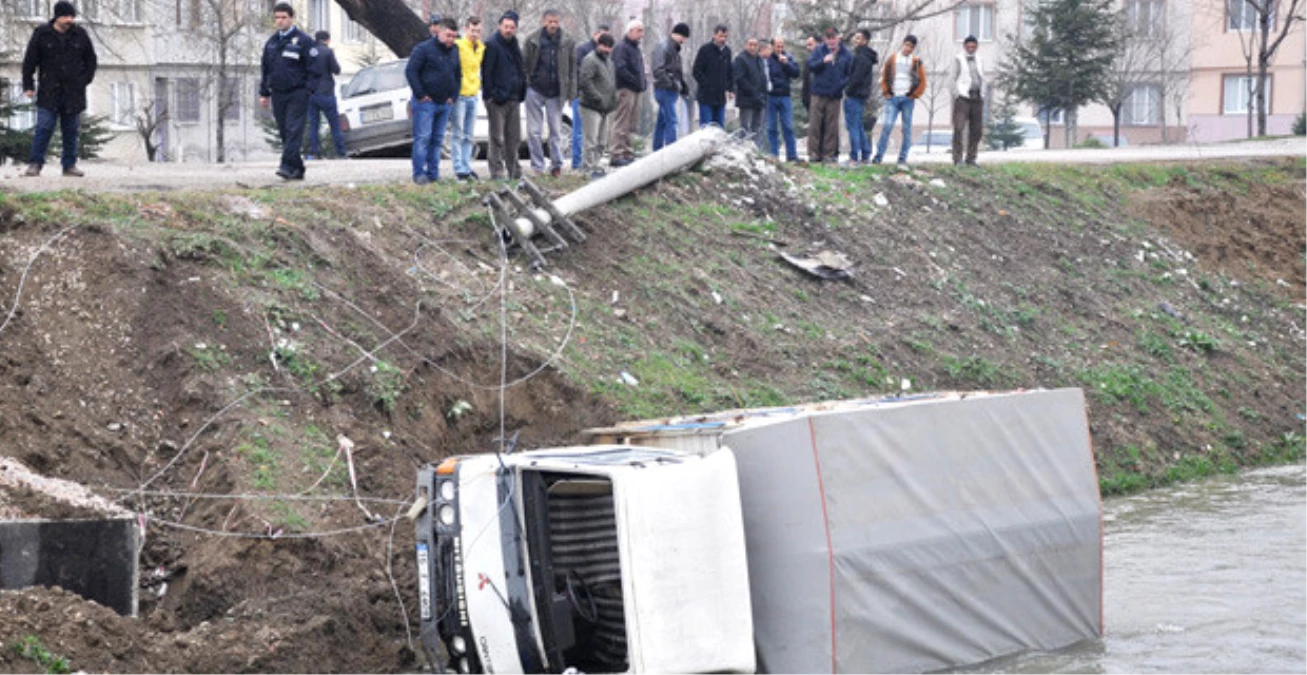 Giresun\'da Trafik Kazası: 1 Ölü, 1 Yaralı