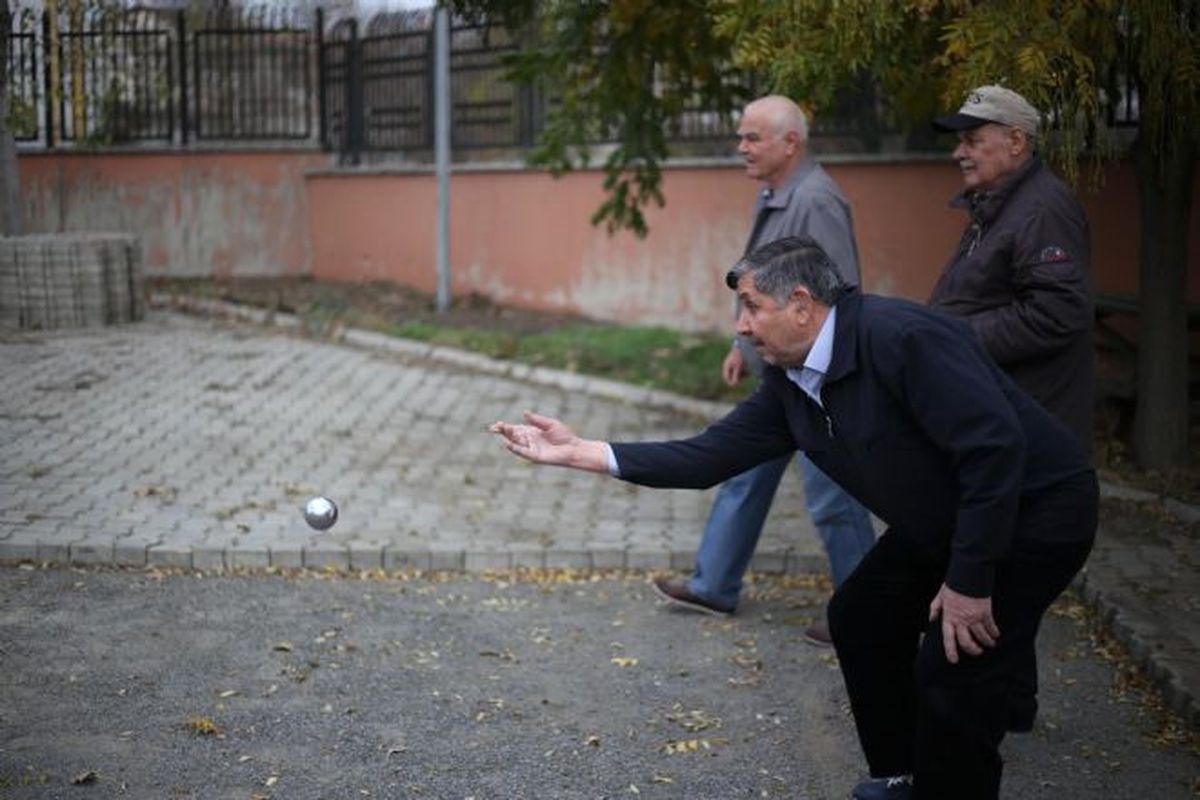 İhtiyar Delikanlılar" Bocce Oynuyor