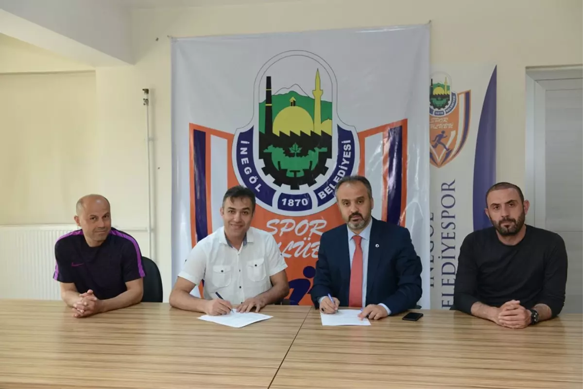 İnegöl Belediyespor Zoroğlu İle Sözleşme Yeniledi