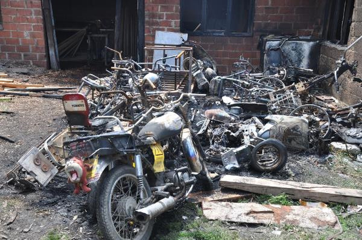 İnegöl\'de Tamire Getirilen 10 Motosiklet Yandı