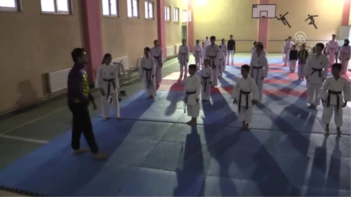 Karate Antrenörü Çift, Hayallerine Sporcularıyla Ulaşmayı Hedefliyor