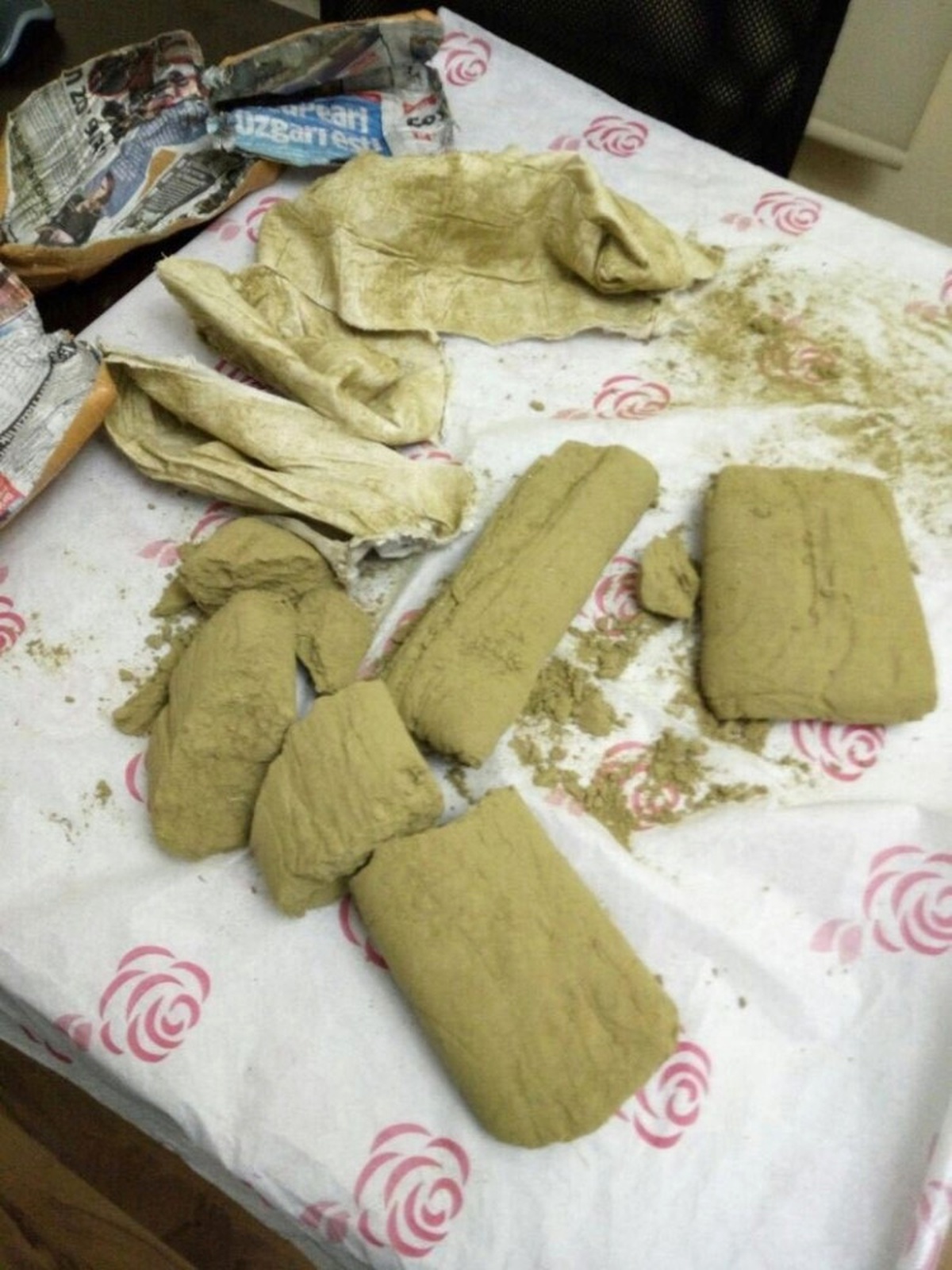Karı Kocanın Çantasından 2.5 Kilo Esrar Çıktı