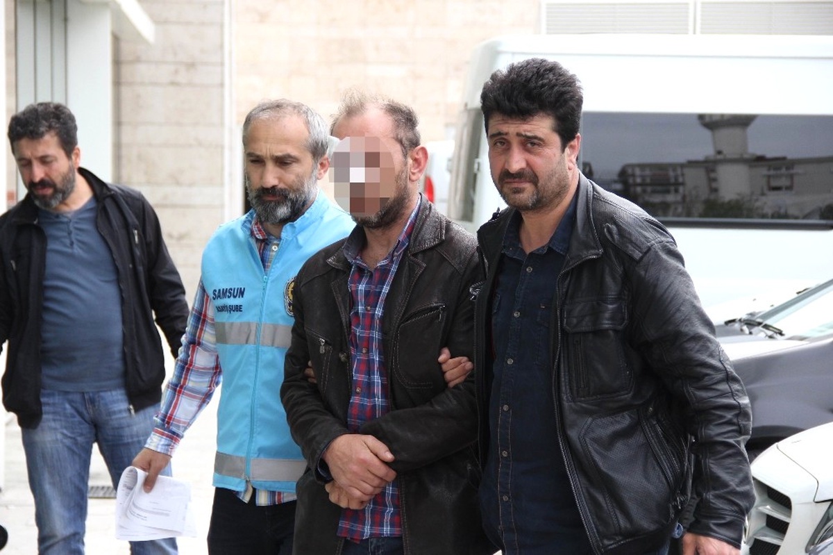 Kavgada Araya Giren Bıçakla Ağır Yaraladı