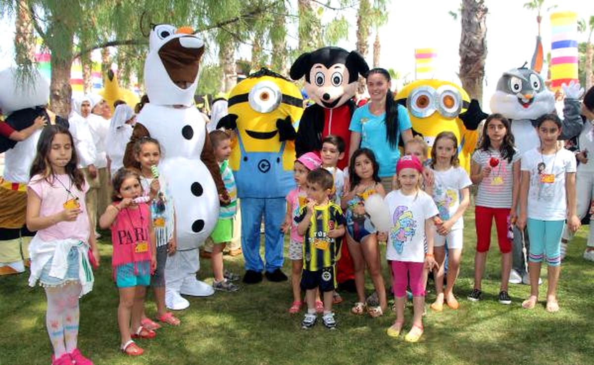 Kemer\'de Turistler İçin Aile Festivali