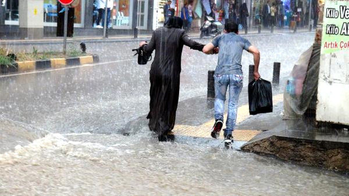 Kilis\'te, Ev ve İşyerlerini Su Bastı