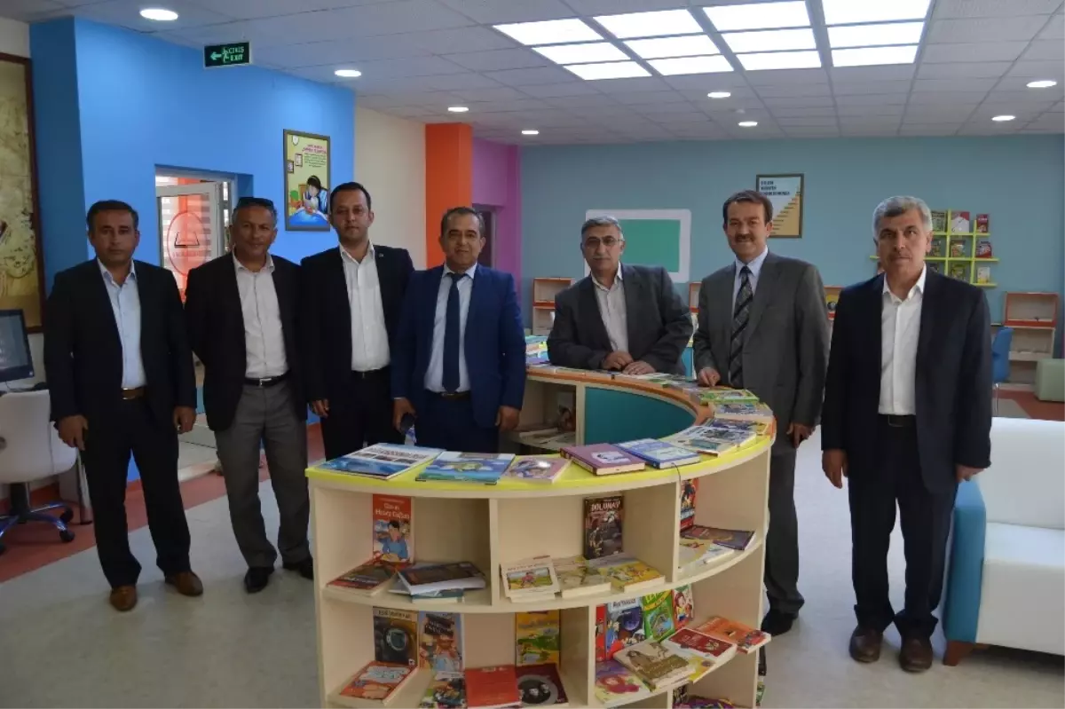 Kozan\'da İlkokulda "Z Kütüphane ve Kültür Sokağı" Projesi