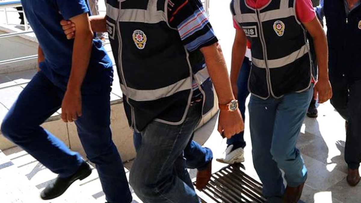Mardin Merkezli Kaçakçılık Operasyonu: 1\'i Emniyet Müdürü 21 Gözaltı