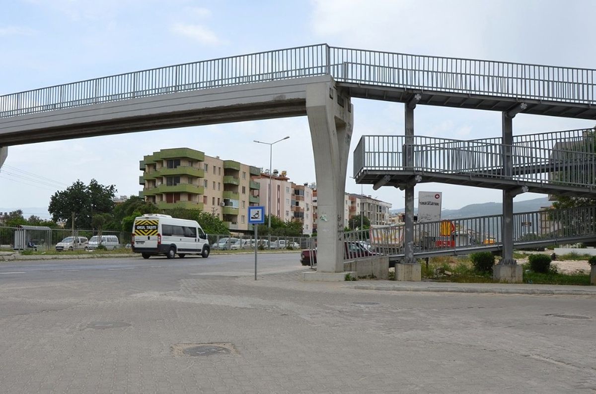 Milas\'ta Üst Geçitlerin Eksik Yapıldığı İddiası