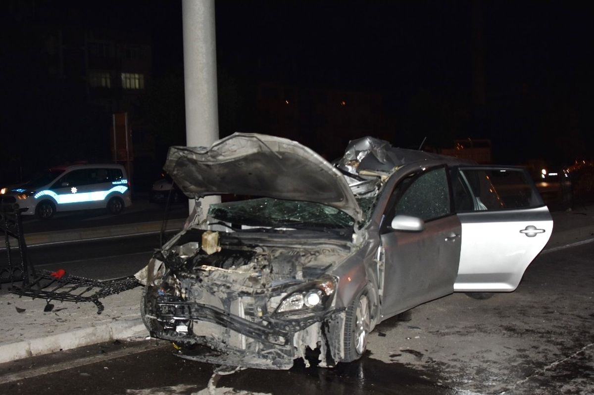 Nişanlı Çifti Trafik Kazası Ayırdı