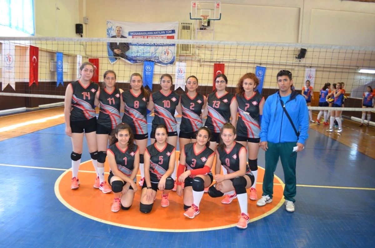 Okullar Arası Voleybol Turnuvası Başladı
