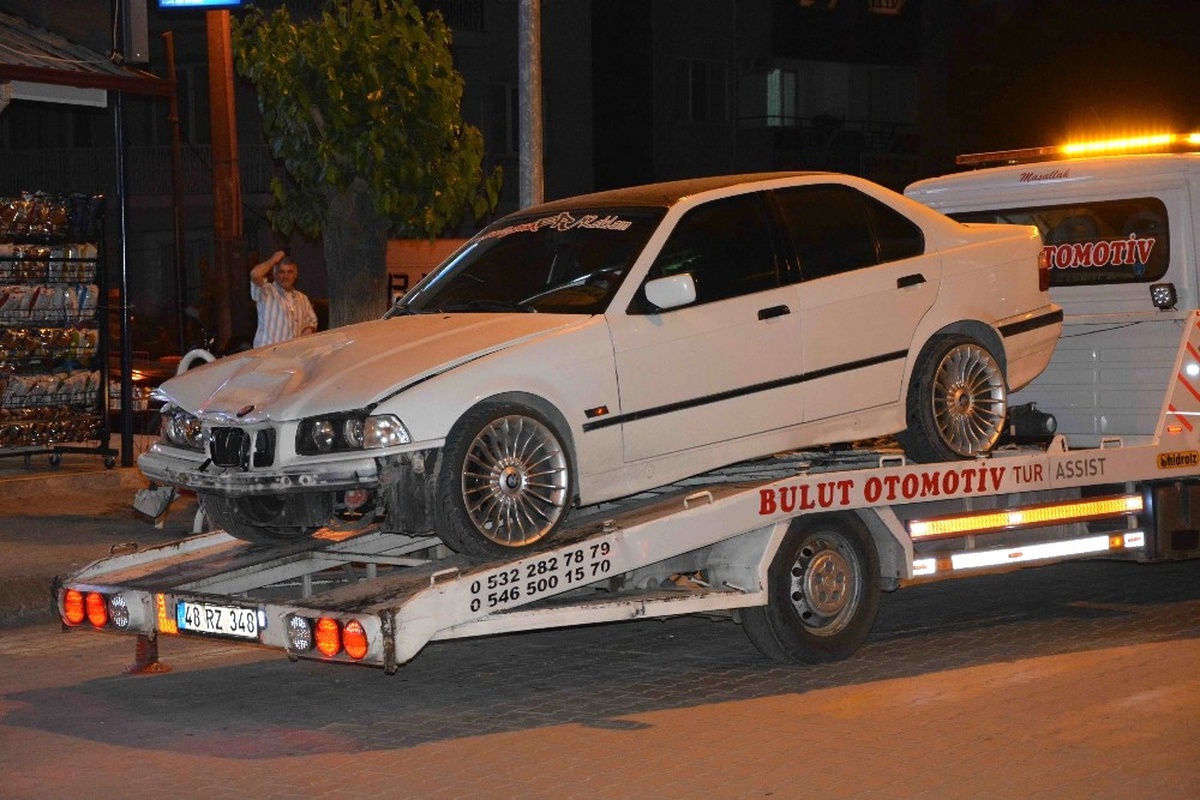 Ortaca\'da Otomobille Motosiklet Çarpıştı; 2 Yaralı