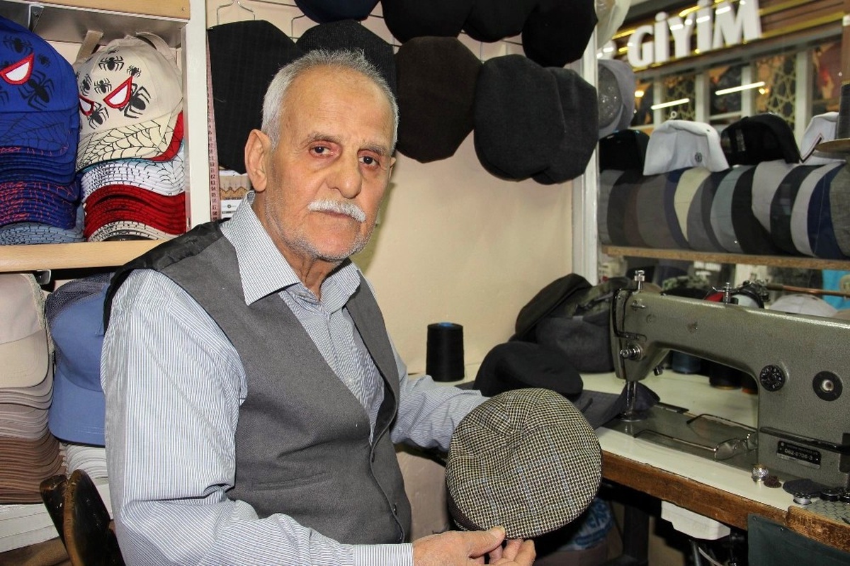 \'8 Köşeli Kasket\' Turistlerin Gözdesi Oldu