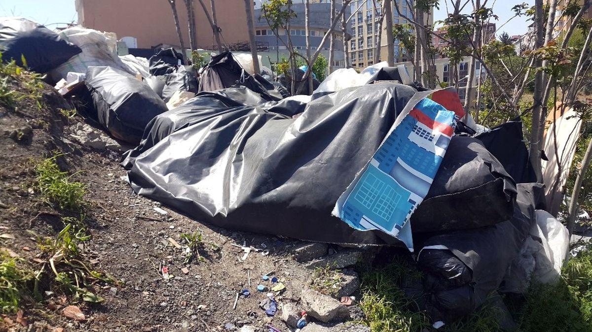 Kağıthane\'de Çöp Dağları Geri Döndü