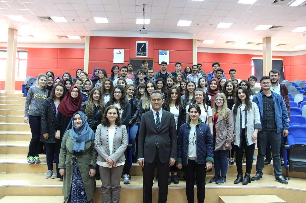 Rektör Özer, Geleceğin Eczacılarıyla Bir Araya Geldi