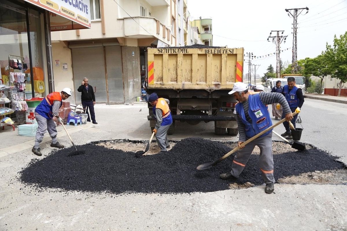 Şehitkamil\'de Bozuk ve Bakımsız Yollar Onarılıyor