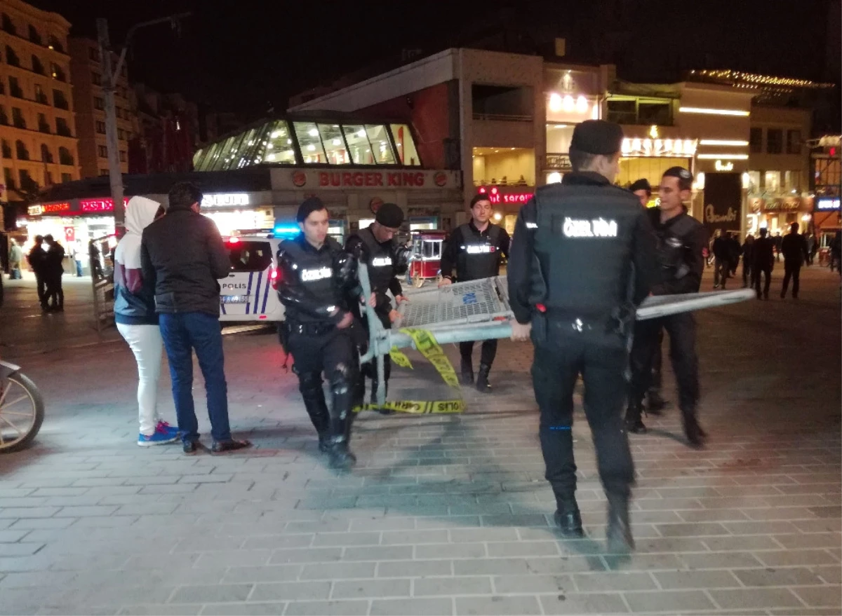 Taksim Meydanı Araç ve Yaya Trafiğine Açıldı