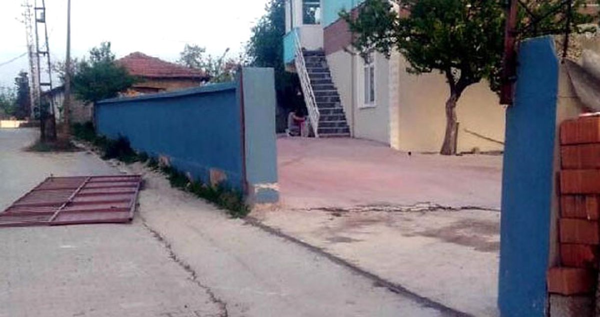 Üzerine Demir Kapı Devrilen 3 Yaşındaki Emir Öldü