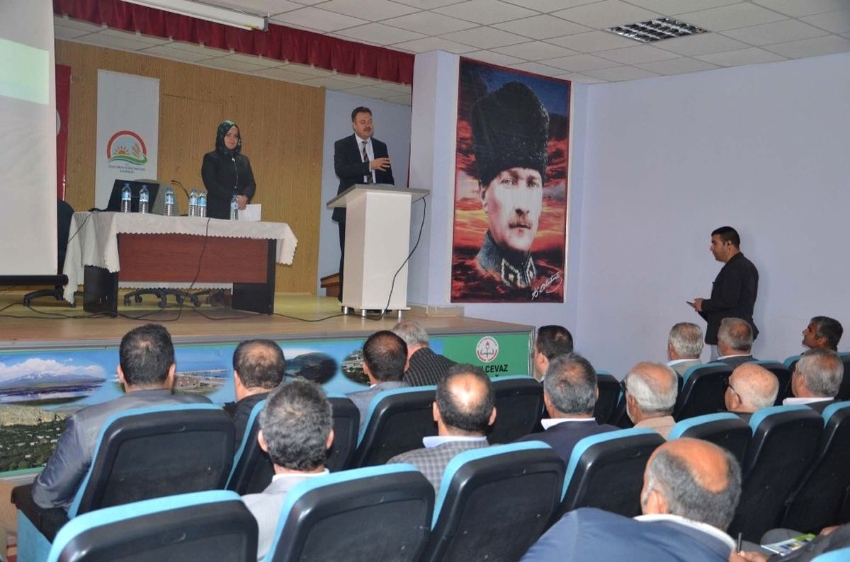 Adilcevaz\'da \'Ceviz Hastalığı Zararları\' Eğitimi