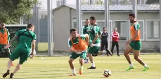 Adnan Örnek Bursaspor'da İlk Antrenmanına Çıktı