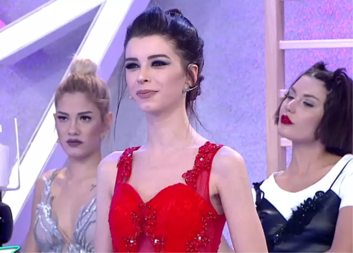 Aleyna Eroğlu\'nu Beğenen Futbolcu Kim?