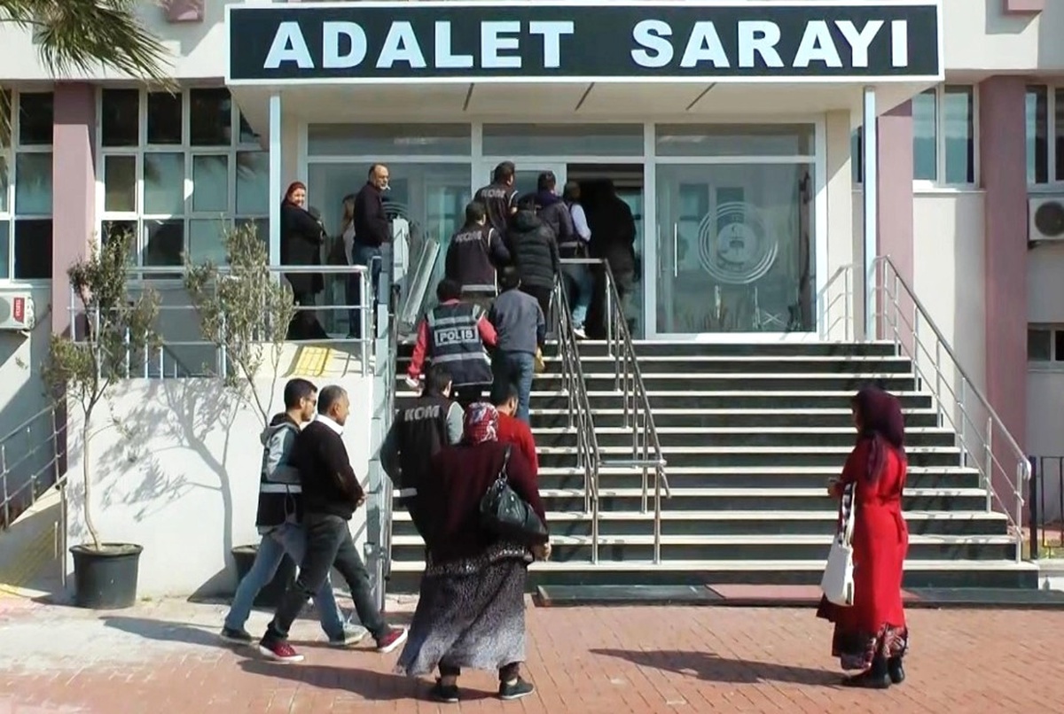 Balıkesir\'de İnsan Kaçakçıları Tutuklandı