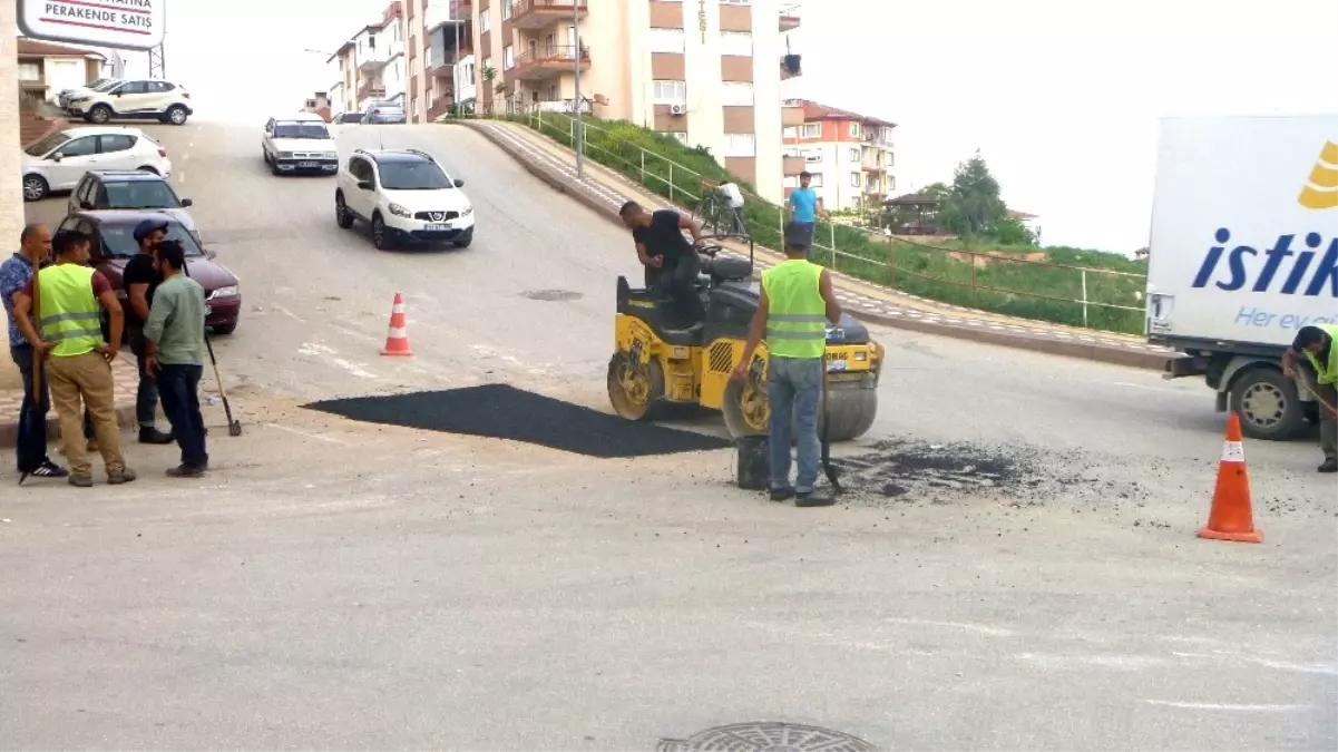 Bilecik\'te Asfalt Onarım Çalışmaları Devam Ediyor