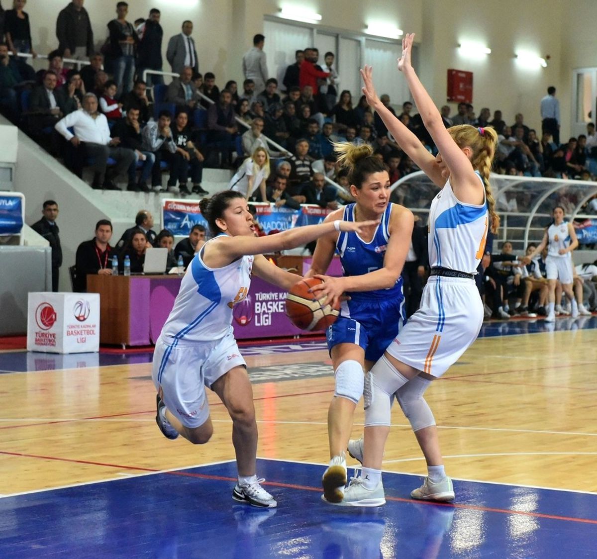 Bornova Beckerspor Final Four\'da