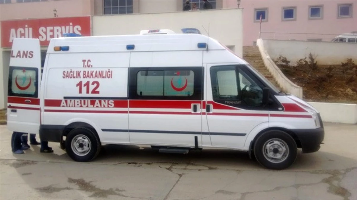 Bursa\'da Otomobille Minibüs Çarpıştı: 5 Yaralı