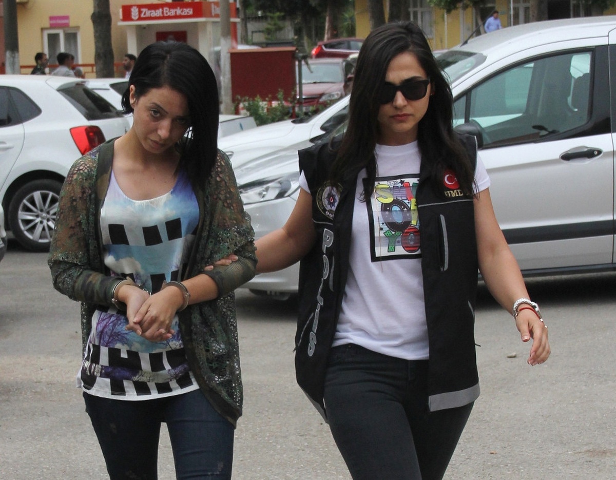 Emlakçı Kadın Sosyetenin Uyuşturucu Kuryesi Çıktı