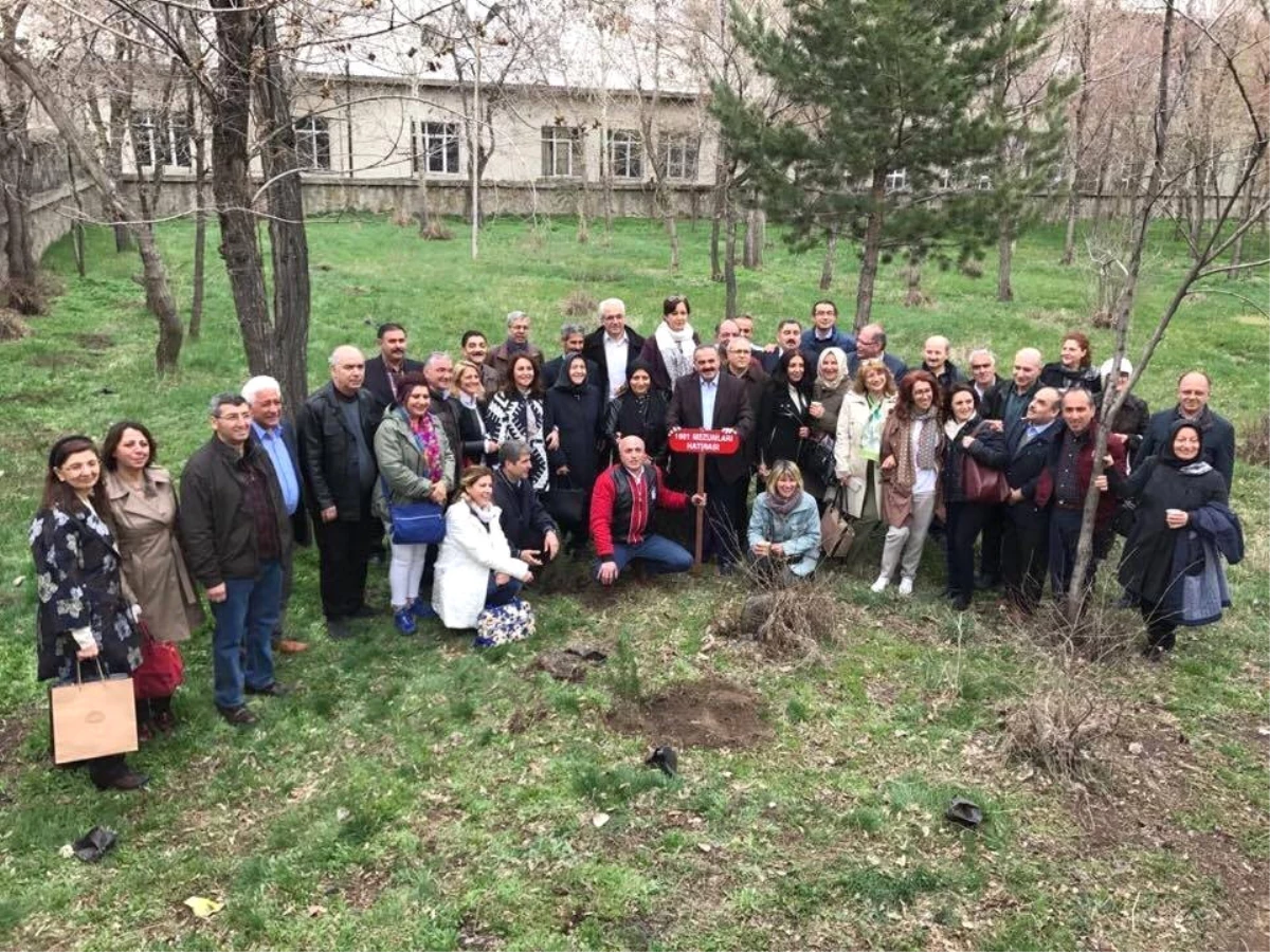 Erzurum Lisesi\'nin 81 Yılı Mezunlarından, Okul Bahçesine 100 Hatıra Fidan