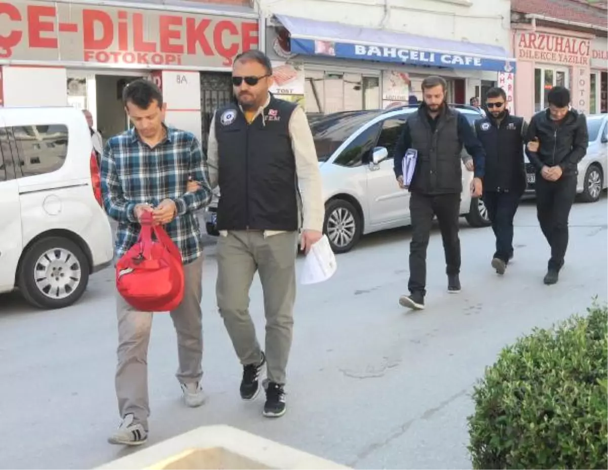 Eskişehir\'de Fetö Şüphelisi 2 Kişi Adliyede