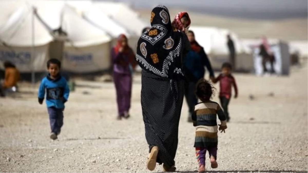 DEAŞ\'lı 5 Canlı Bomba, Suriye-Irak Sınırındaki Mülteci Kampında Kendini Patlattı