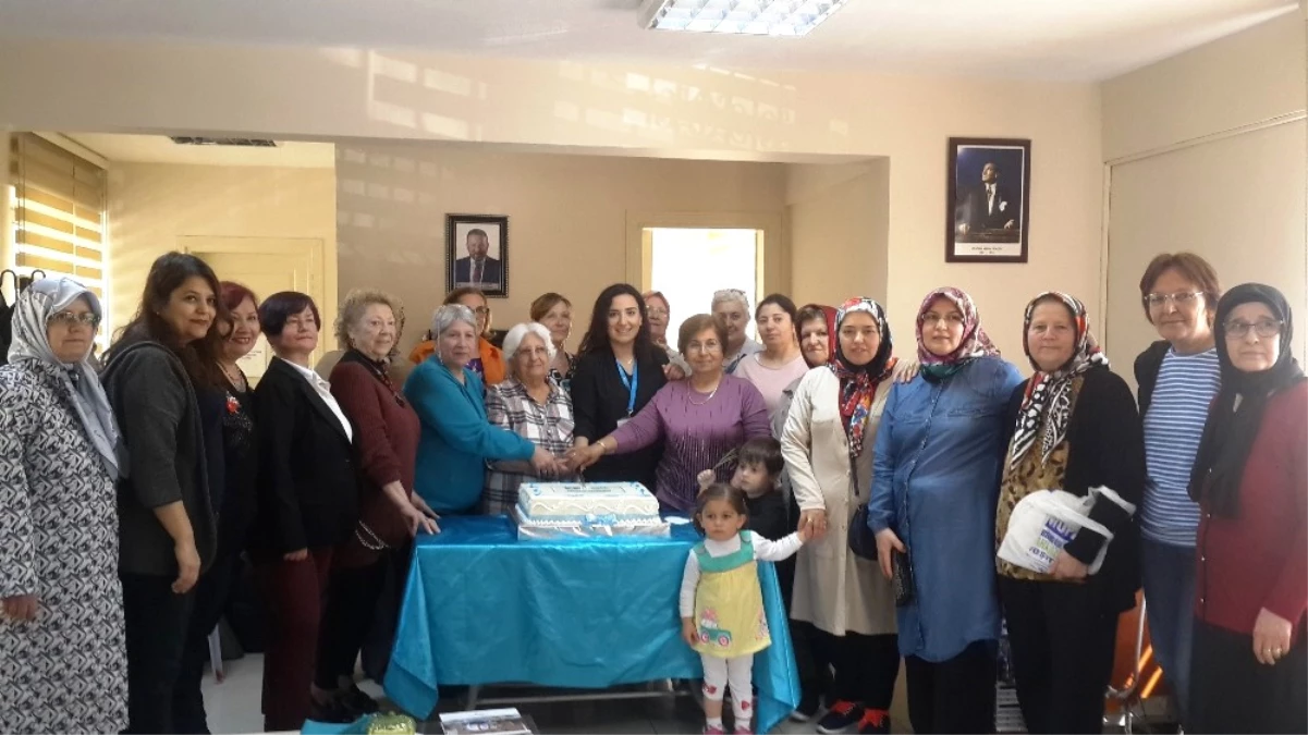 İzmit\'te Emeklilere Toplu Doğum Günü Kutlaması