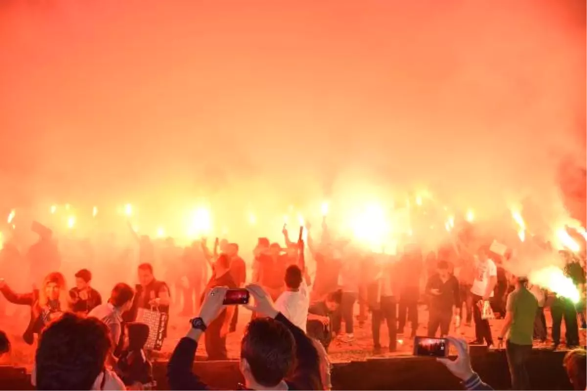 Karşıyaka\'dan Meşaleli Protesto