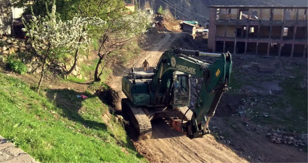 Kato Dağı Bölgesinde PKK\'nın Mağaraları Kapatılıyor