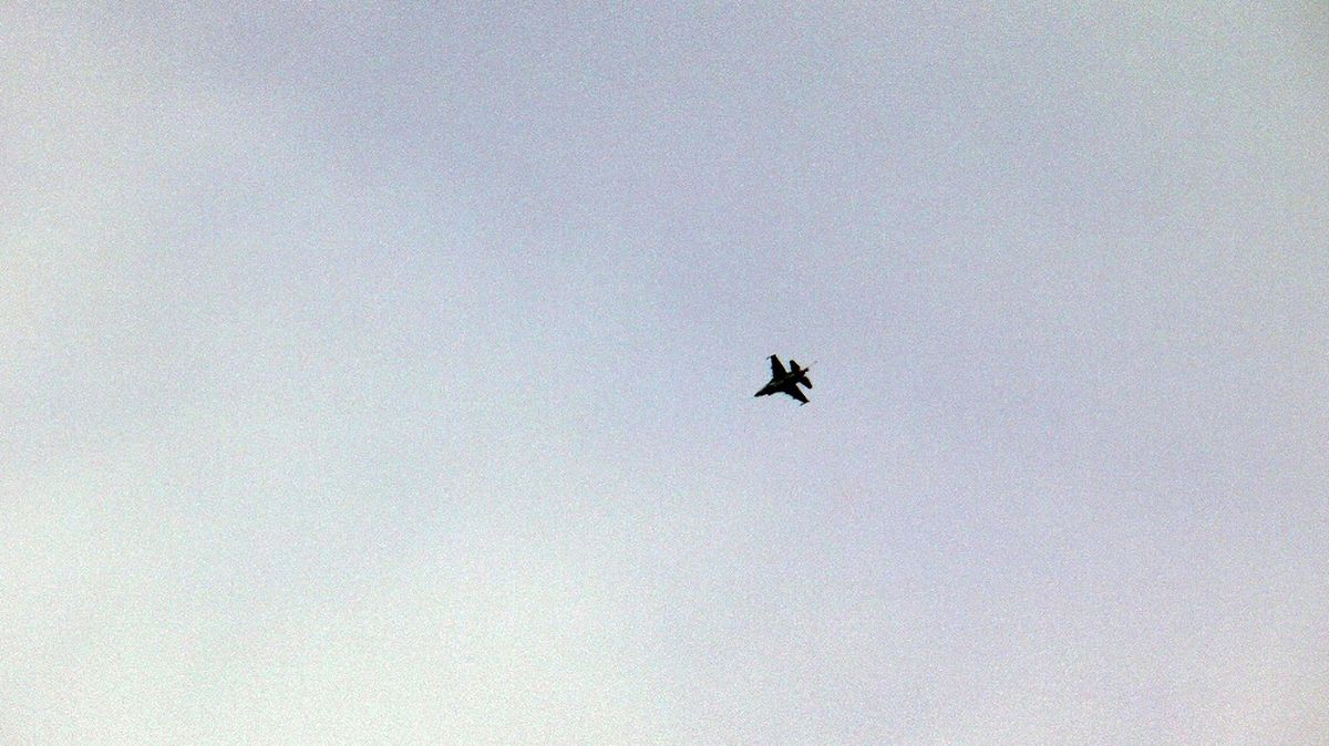 Kepçeler Mevzi Kazdı, F-16\'lar Sınırı Denetledi