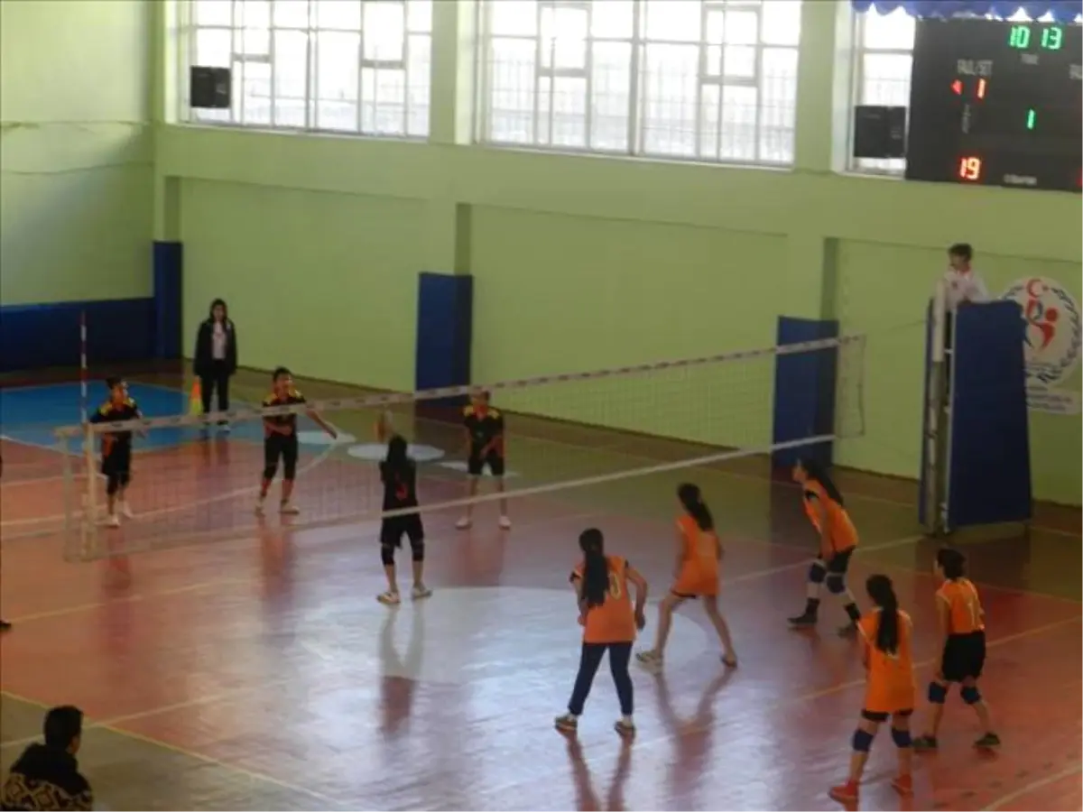 Mardin\'de Voleybol Bölge Müsabakaları