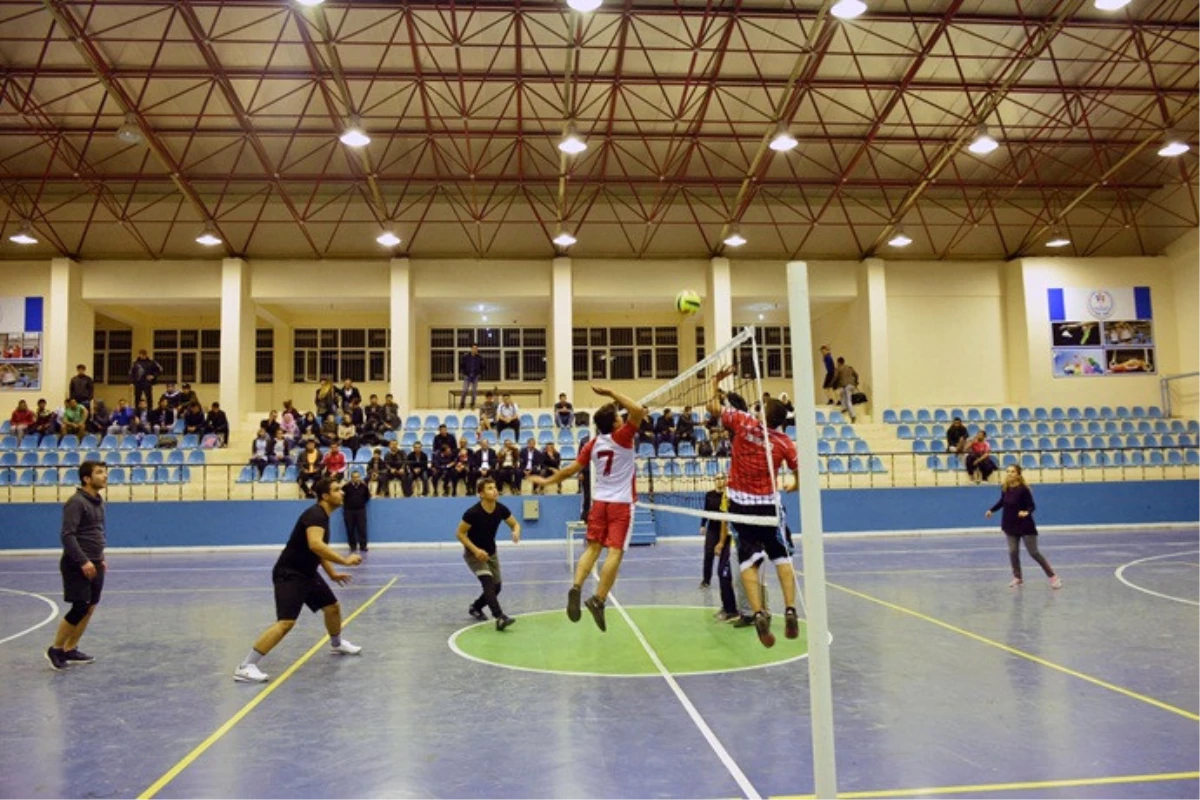 Mehmet Akif İnan Voleybol Turnuvası Başladı