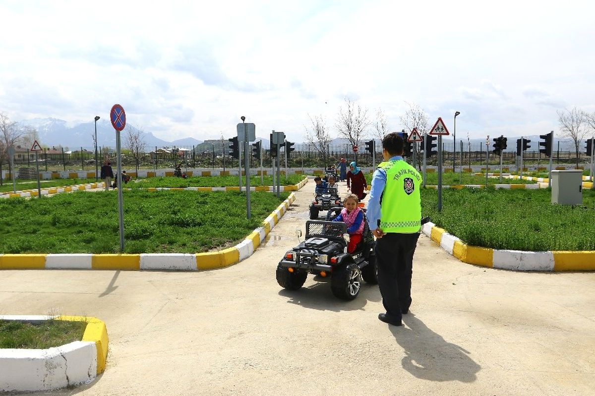 Minikler Trafik Kurallarını Eğlenerek Öğreniyor