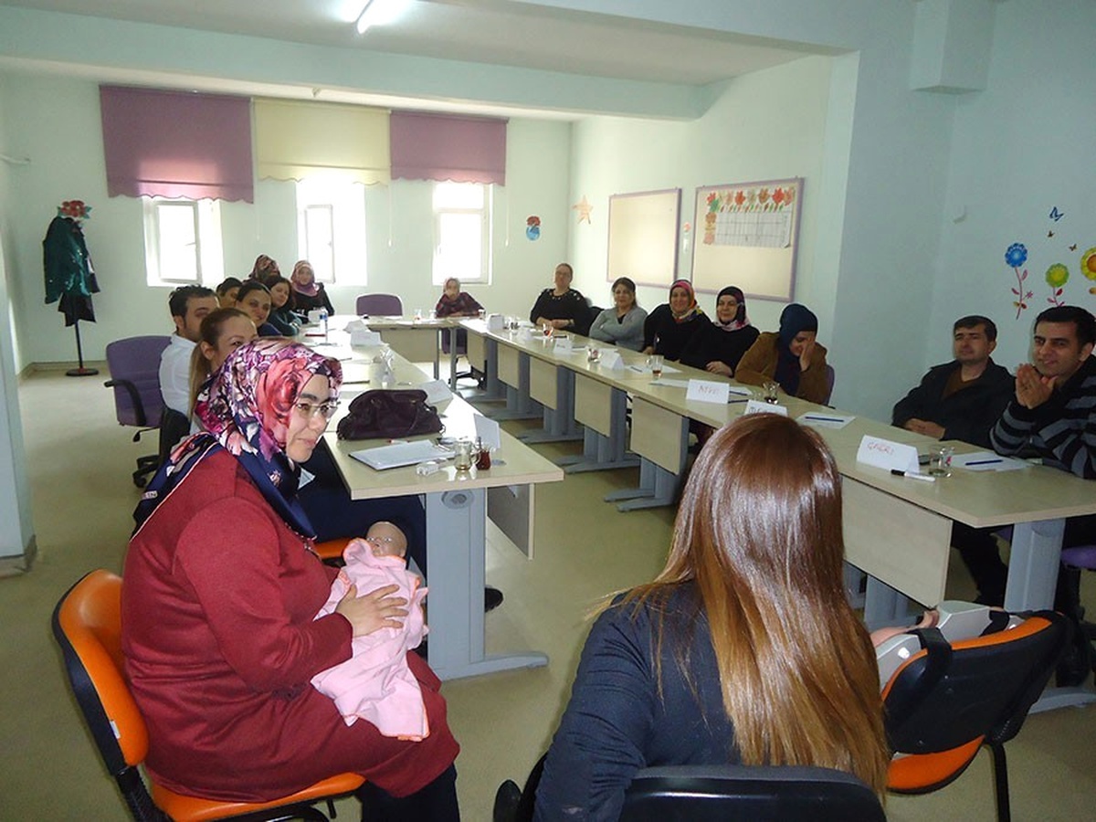 Osmaniye\'de Sağlık Çalışanları \'Anne Sütünün Teşviki\' Konusunda Eğitildi