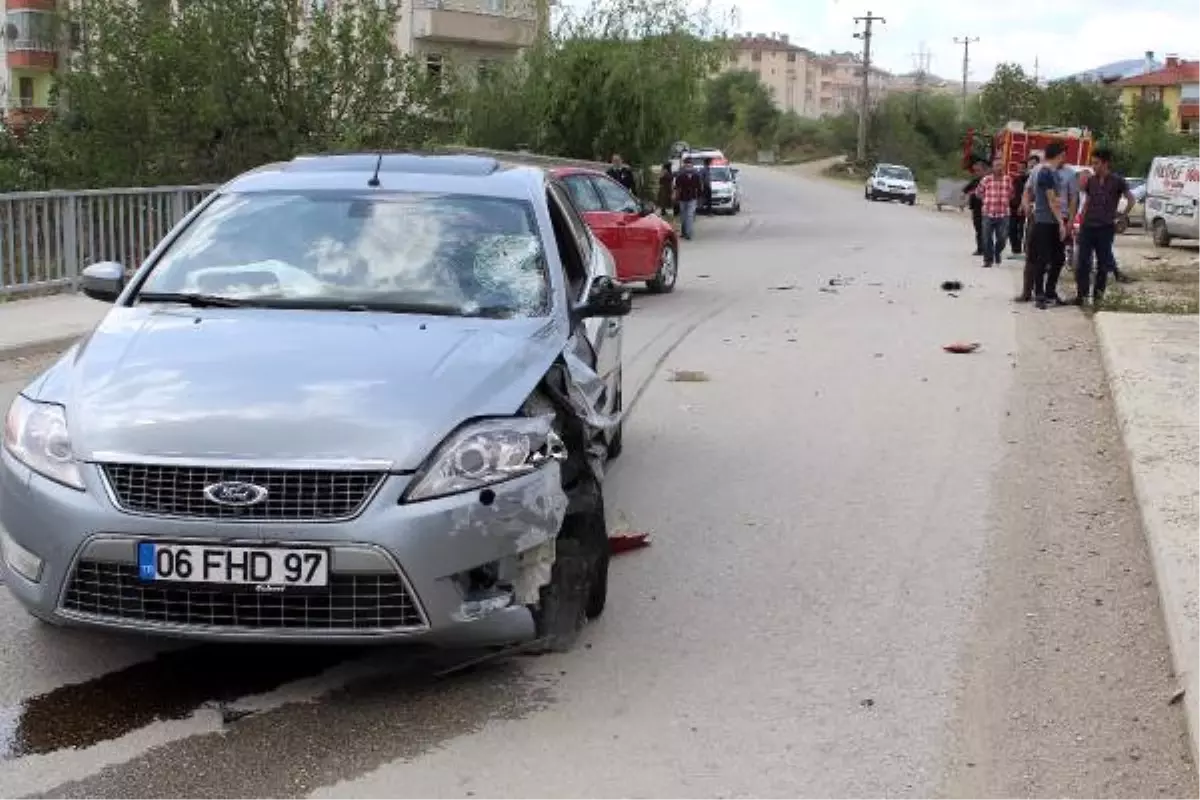 Otomobille Çarpışan Motosikletin Sürücüsü Yaralandı