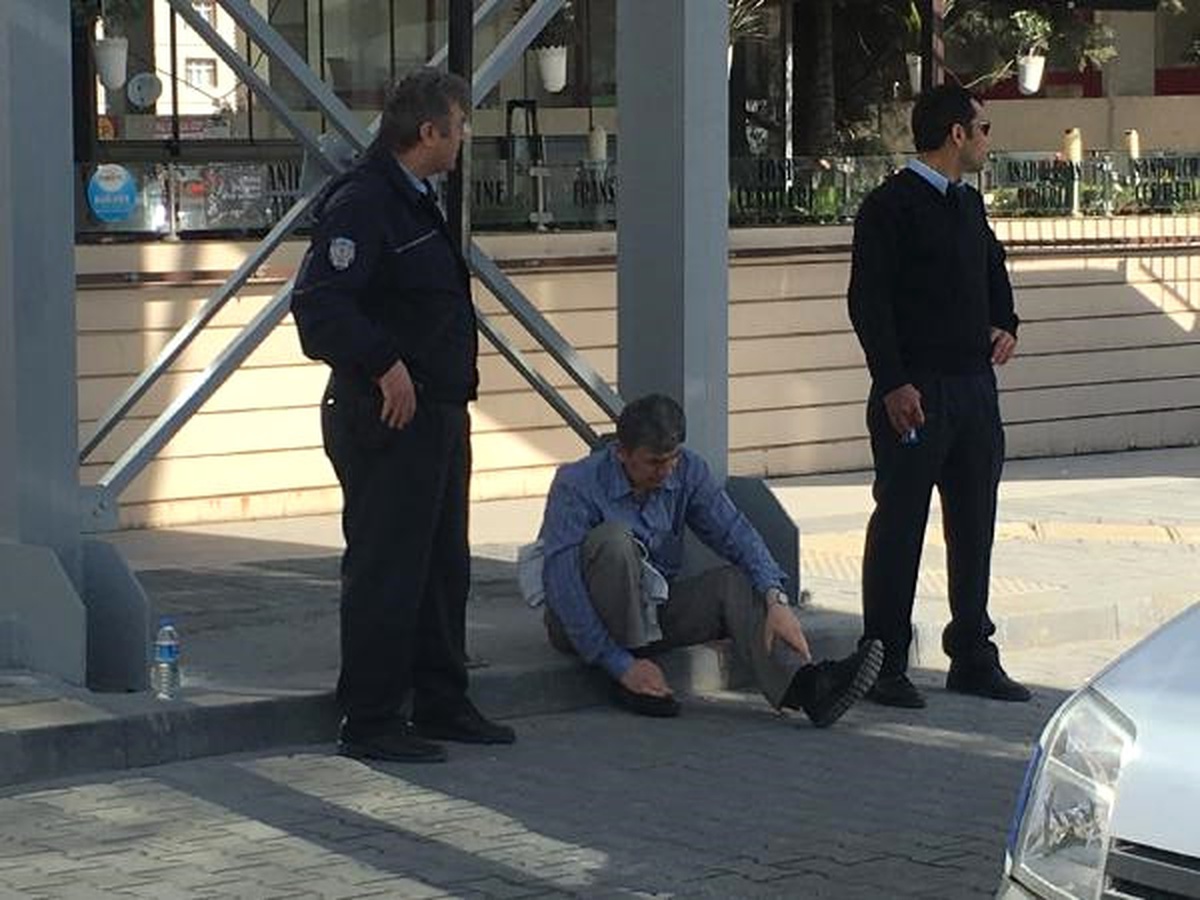 Polisin \'Dur\' İkazına Uymayan Bir Kişi Bacağından Vurularak Yakalandı (3)